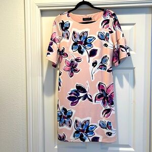 Women’s pink floral Ivanka Trump dress, size 6